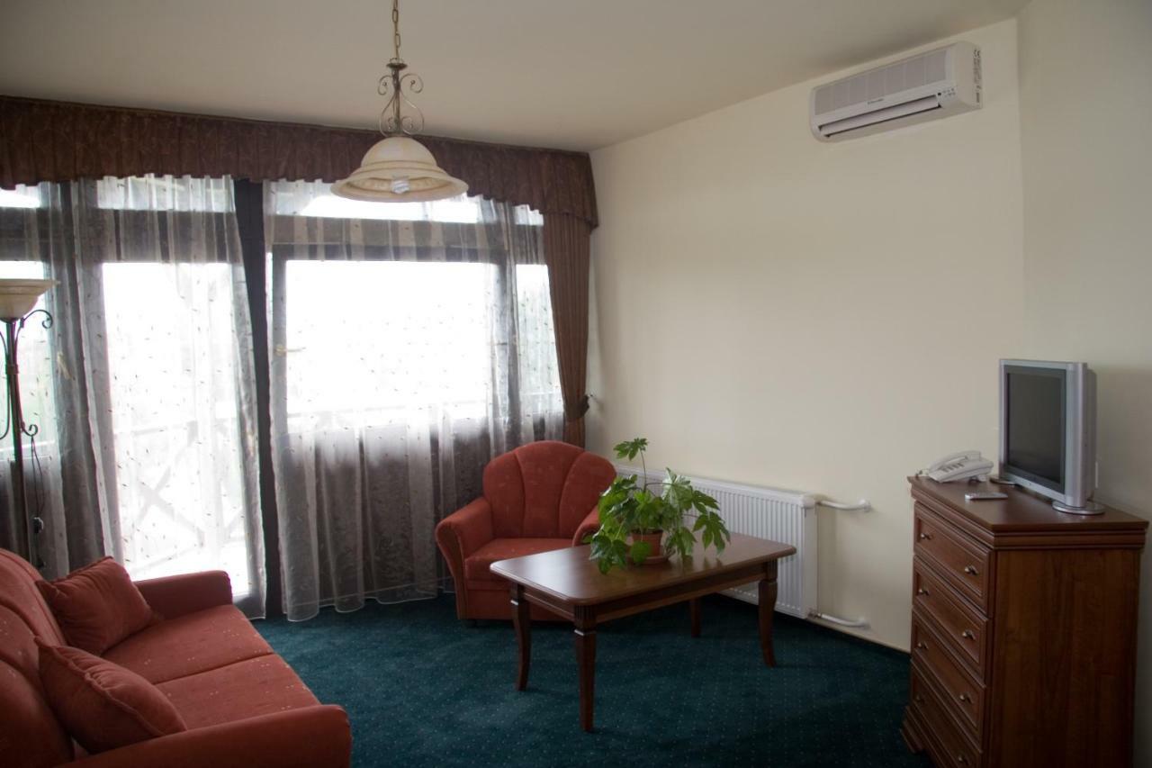 Hotel Fortuna Dávod Zimmer foto