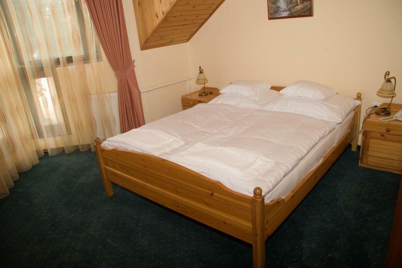 Hotel Fortuna Dávod Zimmer foto
